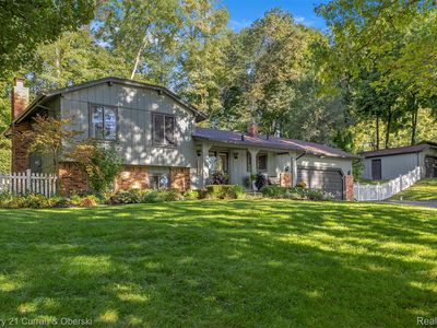 Property at 2074 Ridgemont St, Commerce Township, MI