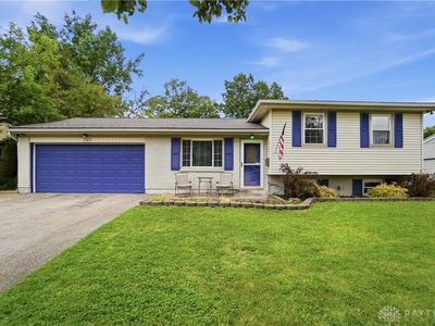 Property at 245 Grantwood Dr, West Carrollton, OH