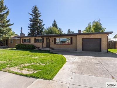 1132 Sahara St