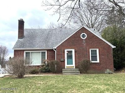 135 Allengate Ave