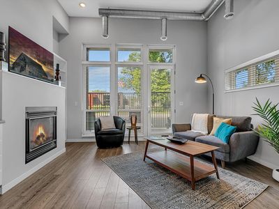 24 College Ave N #101