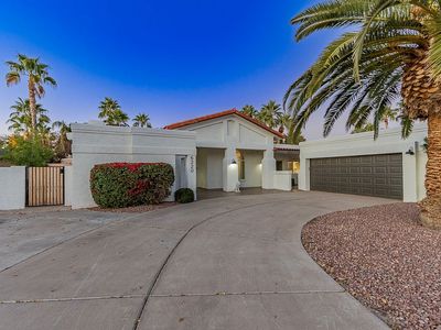 6220 E Paradise Ln