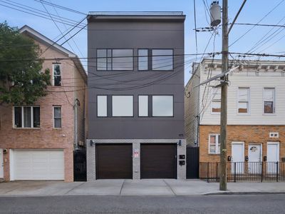 1175 Summit Ave #2
