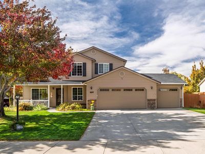 2657 N Matterdale Ave