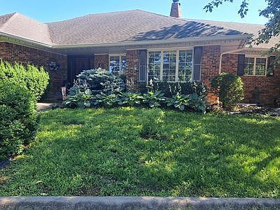110 E Highlander St