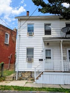 13 Lewis St