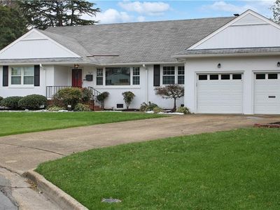 463 Elizabeth Lake Dr
