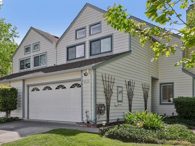 1824 Mockingbird Pl