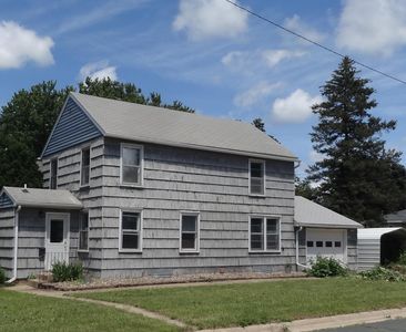 1355 Main St S