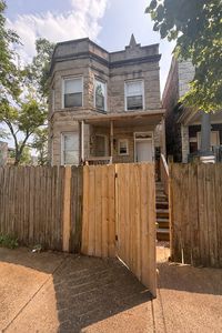 657 N Christiana Ave