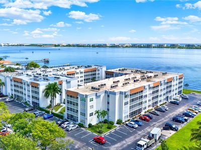 1516 S Lakeside Dr APT 105