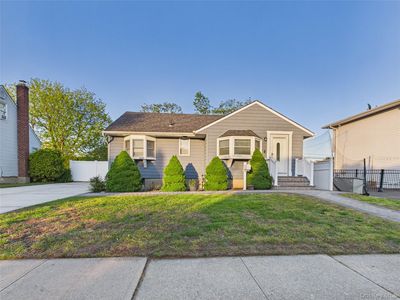 Property at 9 Ferndale Drive, Hicksville, NY