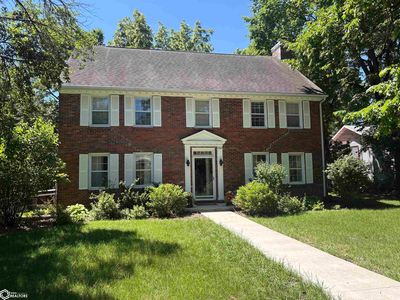1002 E Burlington Ave