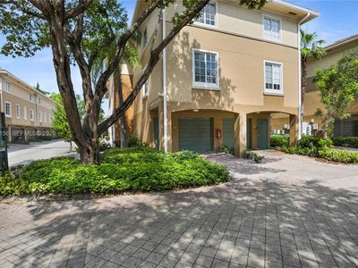 2941 NE 185th St APT 1305