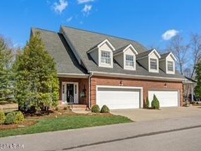 9011 Lyndon Lakes Pl