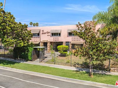 1600 N Hobart Blvd APT 15