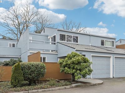 1627 NW Eastbrook Ct