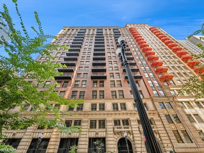 212 W Washington St APT 1807