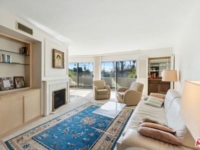 836 S Bundy Dr APT 300