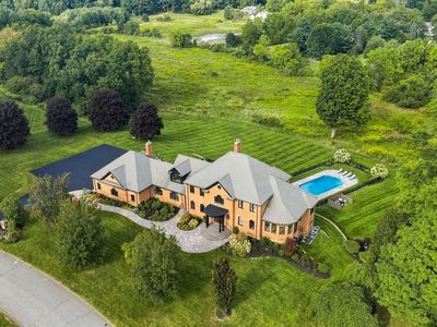 3 Wyndemere Dr