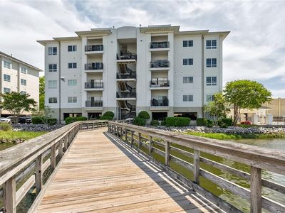 1292 Laskin Rd APT 203