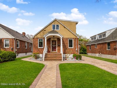 25 Sterling Ave