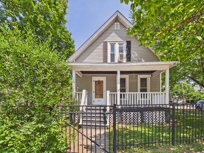 952 Larkin Ave