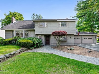 8 Lancaster Drive