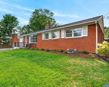 2219 Greenbrier Dr