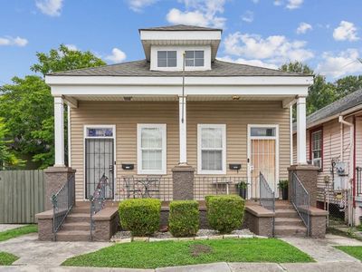 8221-23 Apple St