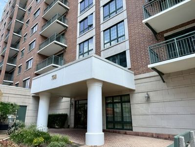 750 Pearson St APT 302