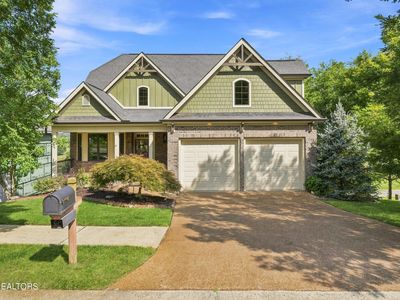 717 Black Cove Ln