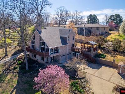79 Elizabeth Way