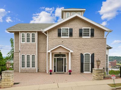 970 Grove Ter