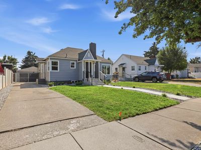 120 E Hoffman Ave