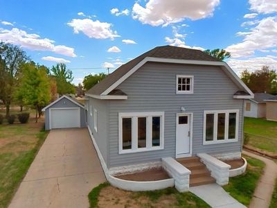 Property at 509 E 8th St, Cozad, NE