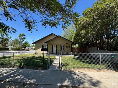 229 W D St