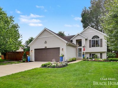 6876 Northway Dr NE