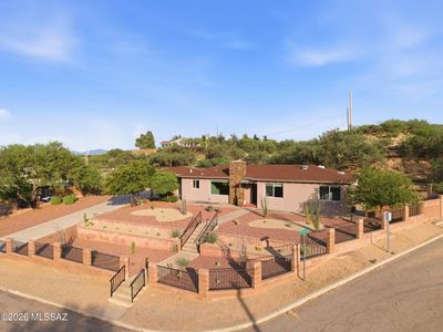 697 S Foothill Dr