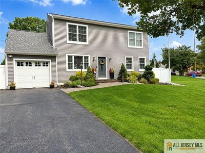 8 Tanglewood Ln