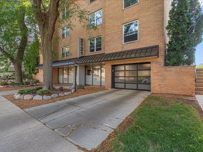 2121 N Cambridge AVENUE #302