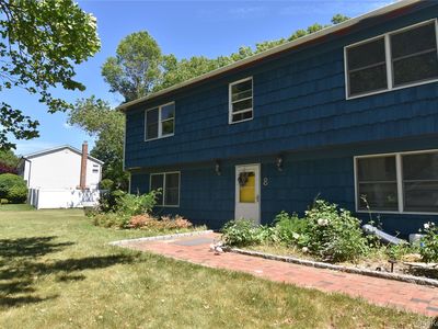 8 Long Meadow Place