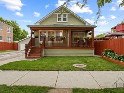 5010 W Newport Ave
