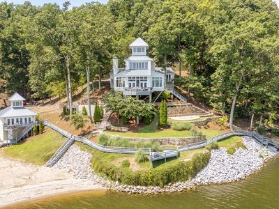 199 Lakeshore Ln