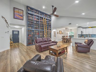 1756 W Sandcroft Dr