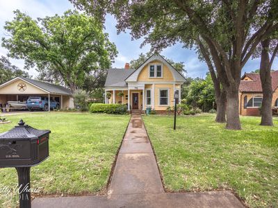 715 W Highland Blvd