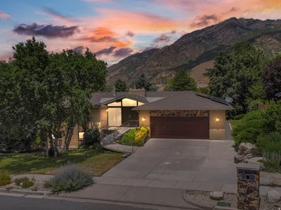 3633 E Country Hollow Dr