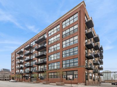 525 W Superior St APT 325