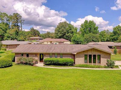 209 Pecan Blvd