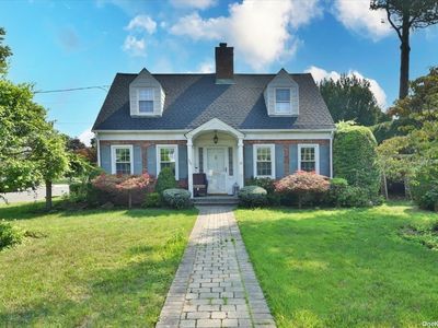 364 Mineola Boulevard